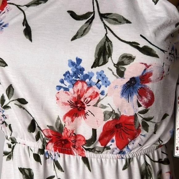 STELLA & SIENNA BY TRIXXI floral maxi dress.halter neck,cut out,cinched waist - Picture 2 of 14